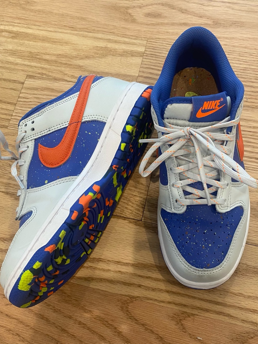 NIKE Unisex Big Kid Size 6 sneakers.Photon Dust/Astronomy Blue/Volt/Total Orange